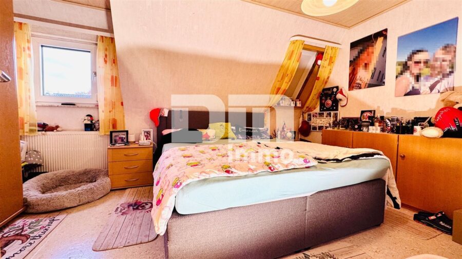 (Reserviert)!!!Umfassend saniertes Ein-/Zweifamilienhaus + Carport, PV-Anlage, Speicher, Wallbox - OG / DG Schlafzimmer